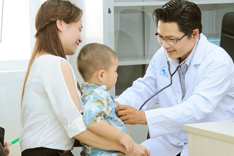 Khoa nội tổng hợp khám cho bệnh nhân ở các độ tuổi