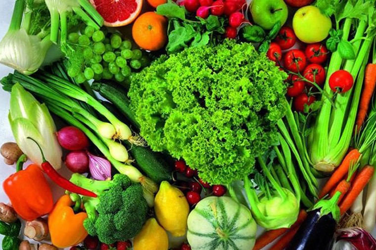 Nên bổ sung các thực phẩm giàu giá trị dinh dưỡng như rau xanh và thịt nạc