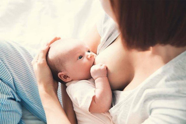 Sữa mẹ là nguồn dinh dưỡng cực kỳ tốt và quan trọng cho sức khoẻ và sự phát triển của trẻ nhỏ