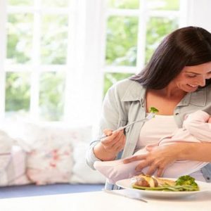 Phụ nữ sau sinh nên ăn gì để tốt cho bản thân và cả con?
