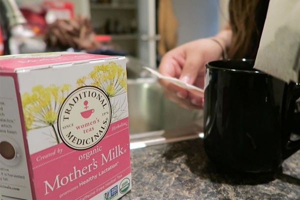 Sử dụng trà Mother Milk mỗi ngày để bổ sung lượng sữa cho bé