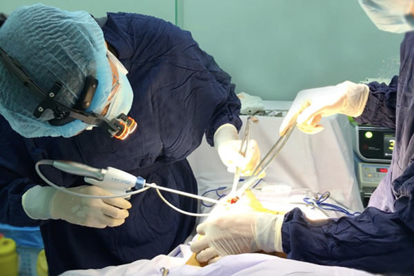 Phẫu thuật cắt tuyến mồ hôi tay