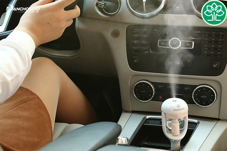 Máy khuếch tán tinh dầu ô tô giúp khử mùi xe hơi một cách hiệu quả và hoàn toàn tự nhiên