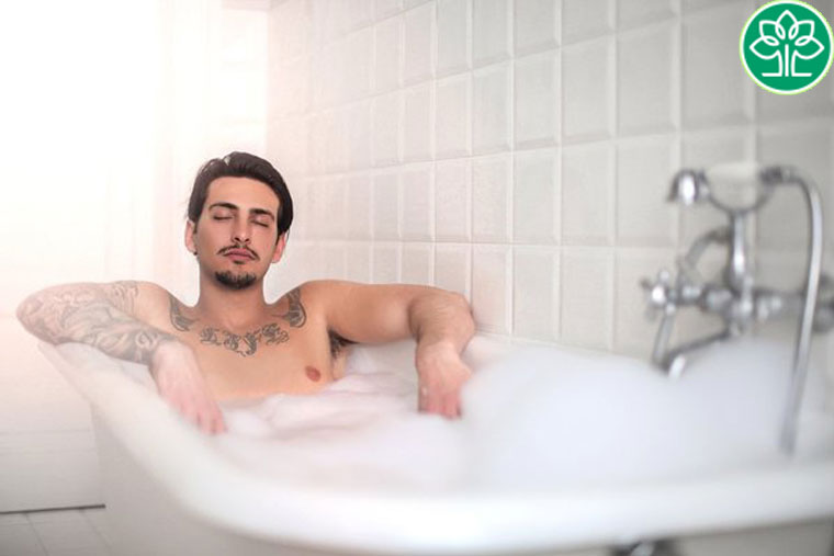 Khi sử dụng thuốc xịt chống xuất tinh sớm cần chú ý vệ sinh kỹ dương vật