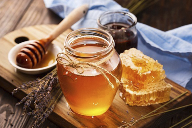 Mật ong cung cấp độ ẩm cho da, thúc đẩy phục hồi nhanh chóng